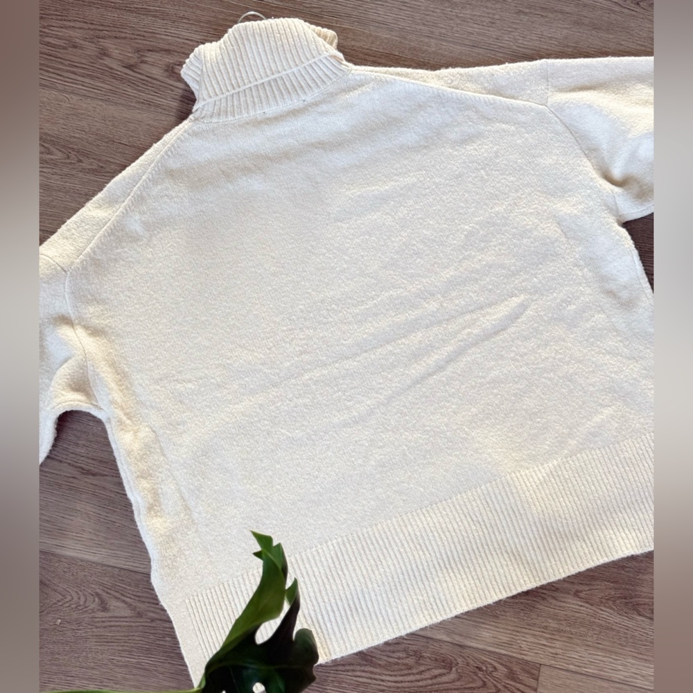 French Connection White Turtleneck Sweater Oversized Special Cuff Design - Picture 8 of 8